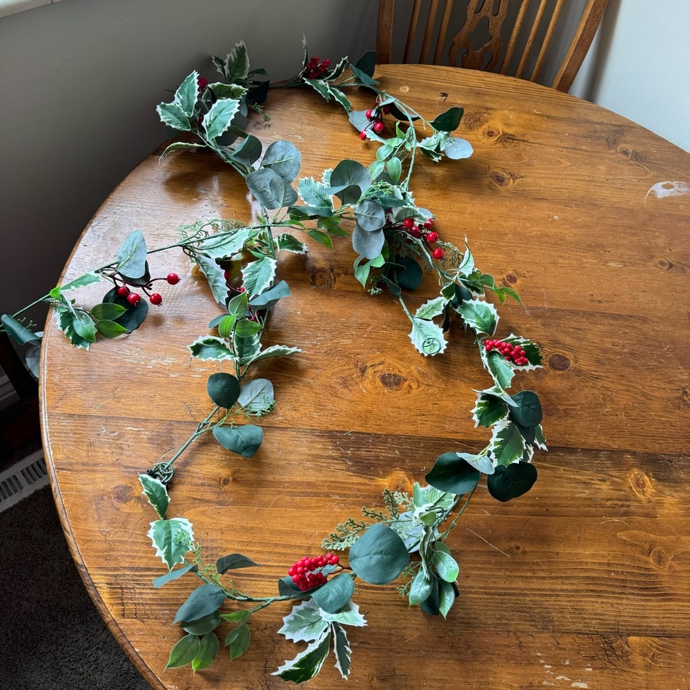 Realistic Vintage Christmas Garland with Holly & Berries 10 ft